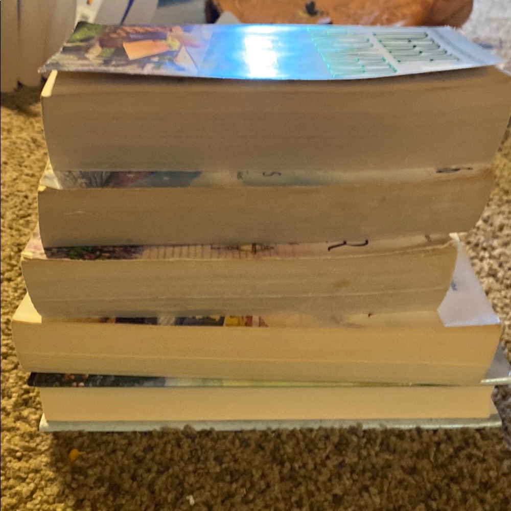 Debbie Macomber Book Collection - Picture 4 of 6
